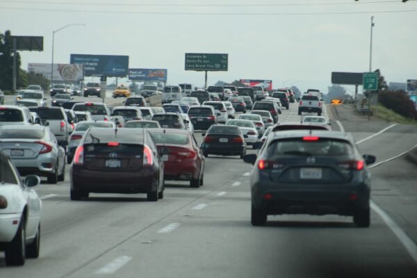 cars, traffic, highway-5334232.jpg