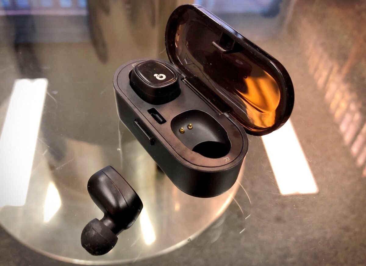 bluetooth earbuds